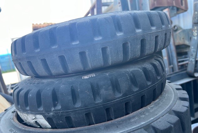 16.25x4x11.25-Tire2